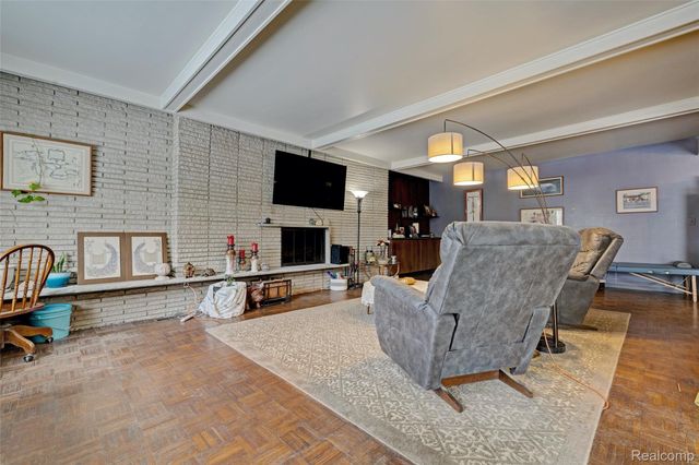 8704 Edna Drive, Warren, MI 48093