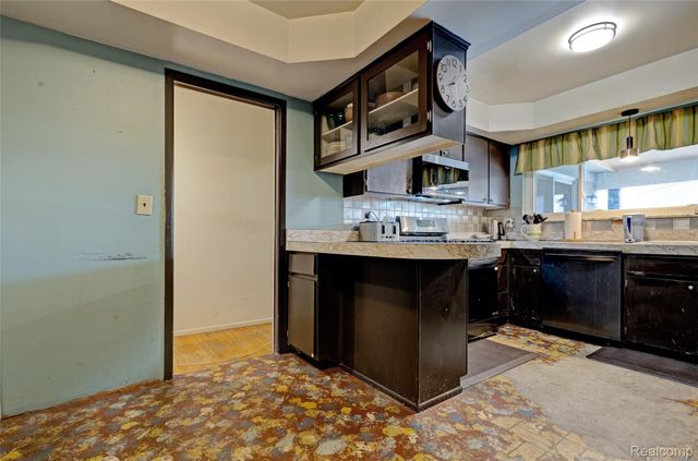 8704 Edna Drive, Warren, MI 48093