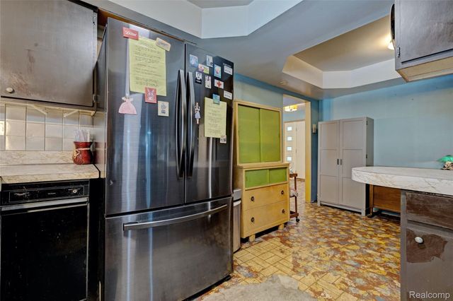 8704 Edna Drive, Warren, MI 48093