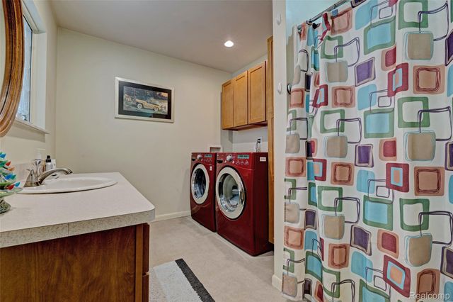 8704 Edna Drive, Warren, MI 48093