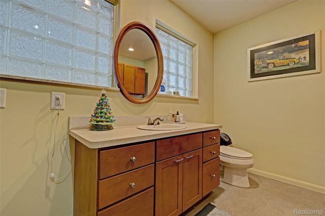 8704 Edna Drive, Warren, MI 48093