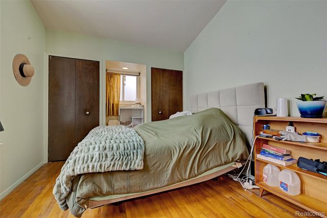 8704 Edna Drive, Warren, MI 48093