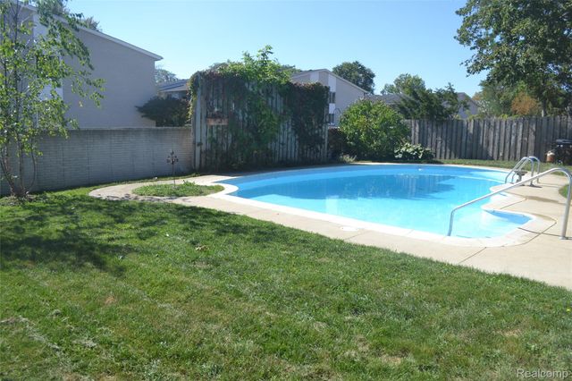 8704 Edna Drive, Warren, MI 48093