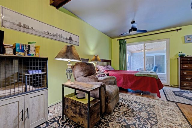 8704 Edna Drive, Warren, MI 48093