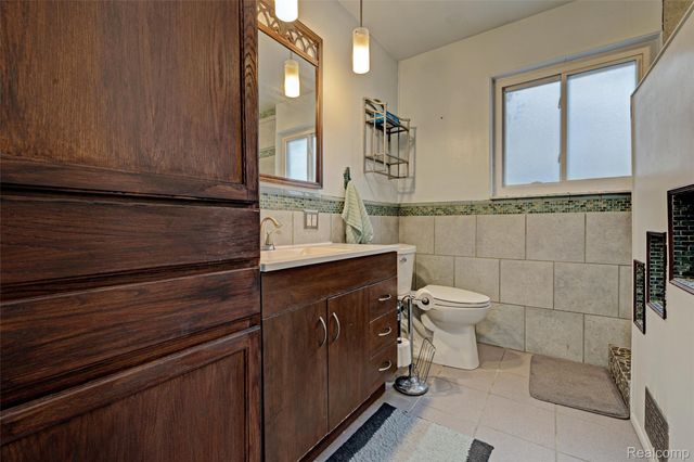 8704 Edna Drive, Warren, MI 48093