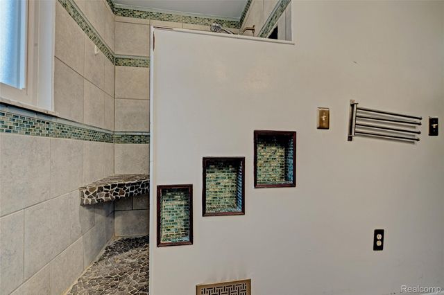 8704 Edna Drive, Warren, MI 48093