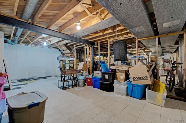 8704 Edna Drive, Warren, MI 48093