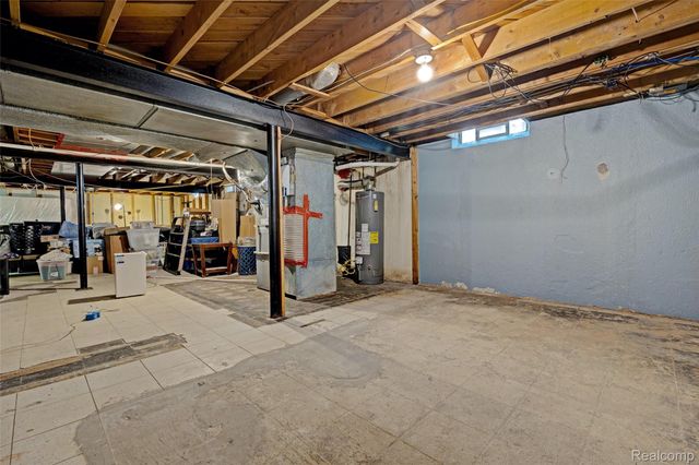 8704 Edna Drive, Warren, MI 48093