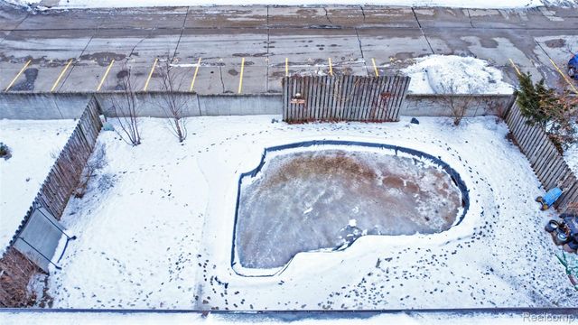 8704 Edna Drive, Warren, MI 48093