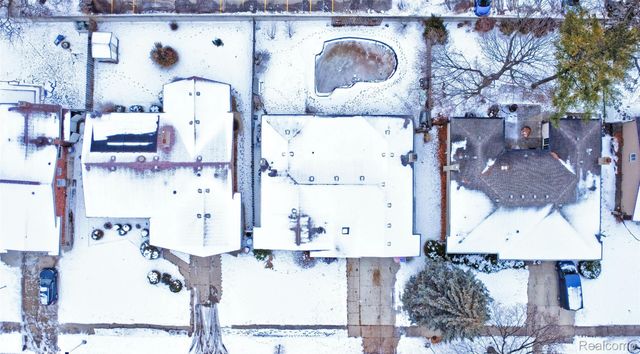 8704 Edna Drive, Warren, MI 48093