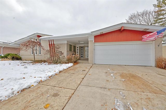 8704 Edna Drive, Warren, MI 48093