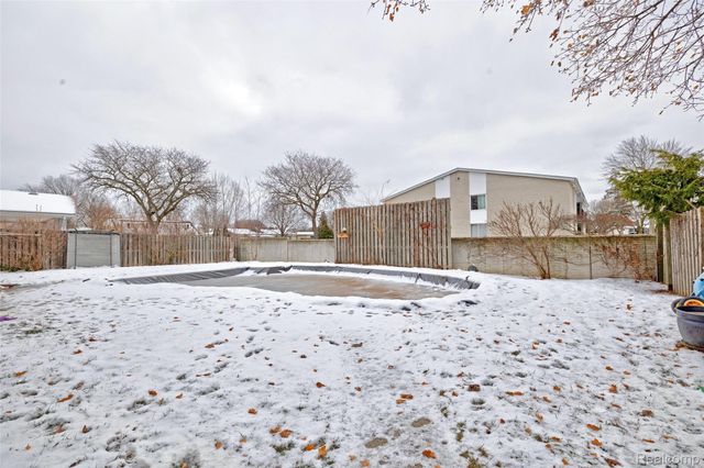 8704 Edna Drive, Warren, MI 48093