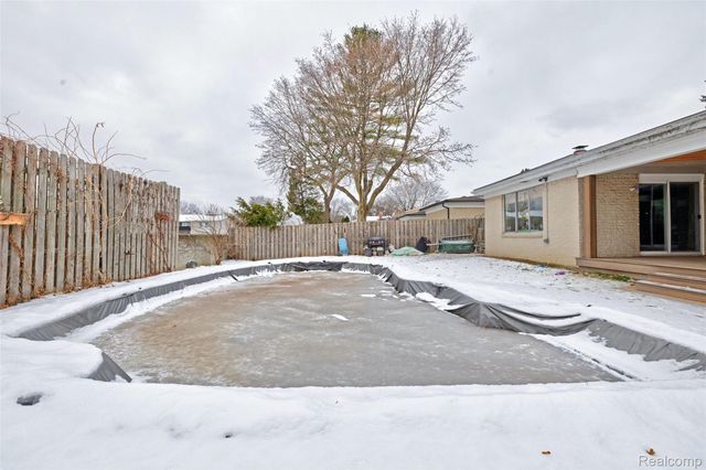 8704 Edna Drive, Warren, MI 48093