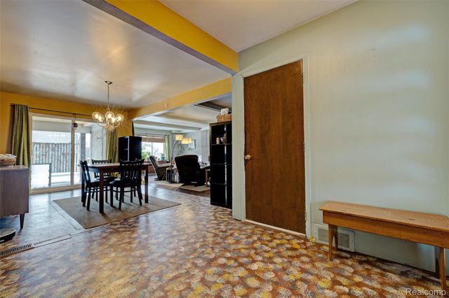 8704 Edna Drive, Warren, MI 48093