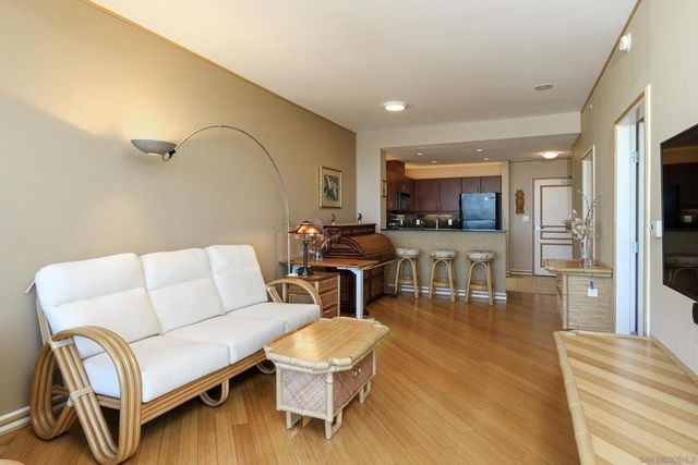 300 W Beech St 1905, San Diego, CA 92101