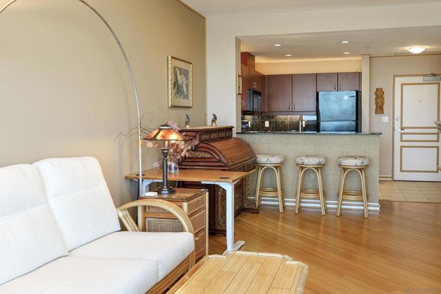 300 W Beech St 1905, San Diego, CA 92101