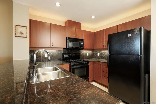 300 W Beech St 1905, San Diego, CA 92101