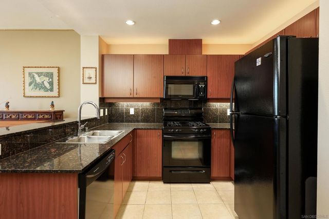 300 W Beech St 1905, San Diego, CA 92101