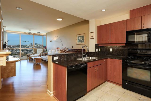 300 W Beech St 1905, San Diego, CA 92101