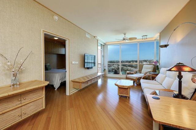 300 W Beech St 1905, San Diego, CA 92101