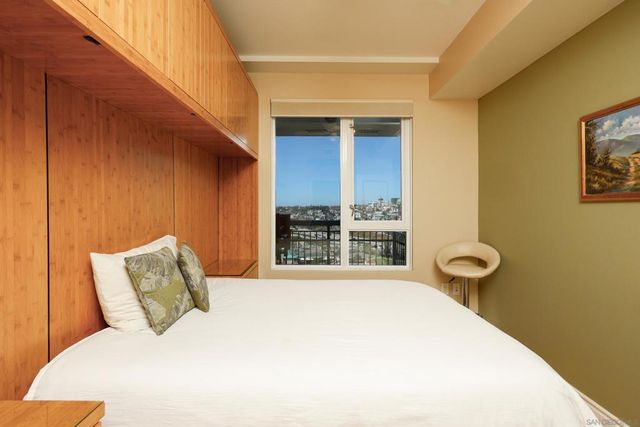 300 W Beech St 1905, San Diego, CA 92101