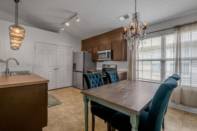 944 Winding Oak Trail, Lexington, KY 40511