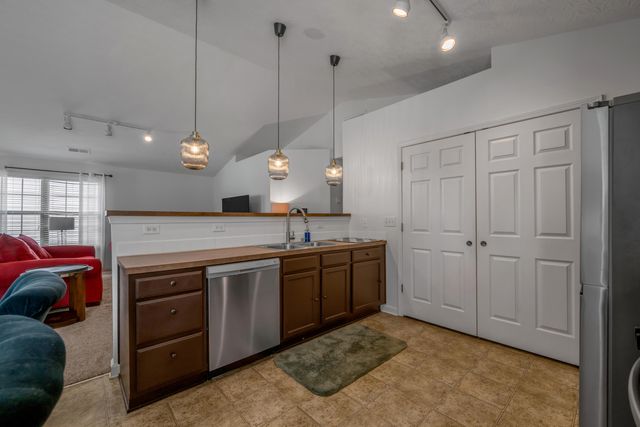 944 Winding Oak Trail, Lexington, KY 40511