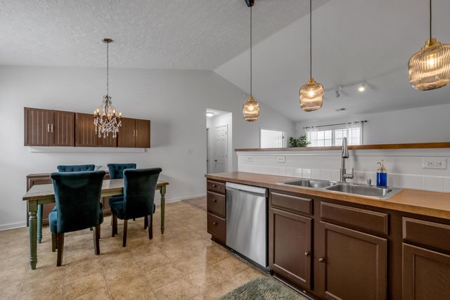 944 Winding Oak Trail, Lexington, KY 40511