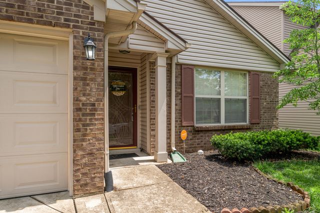 944 Winding Oak Trail, Lexington, KY 40511