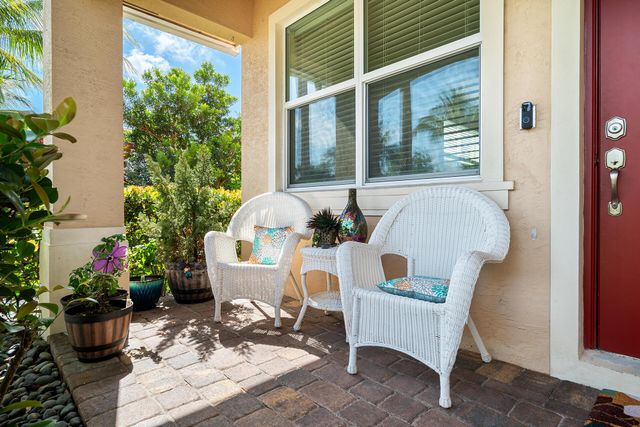 4725 Foxtail Palm Court, Greenacres, FL 33463