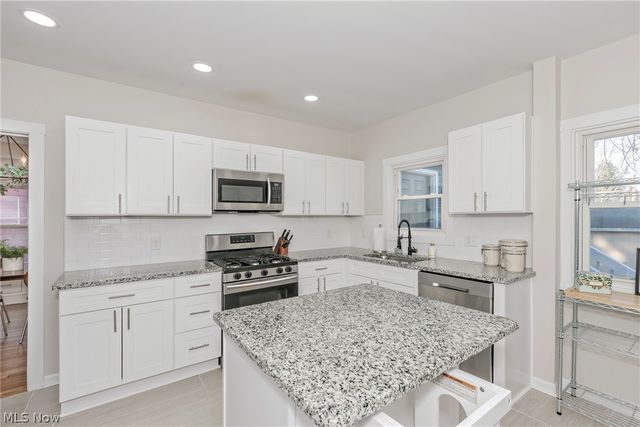 2588 Queenston Road, Cleveland Heights, OH 44118