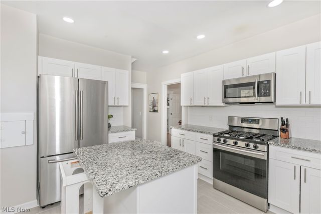 2588 Queenston Road, Cleveland Heights, OH 44118
