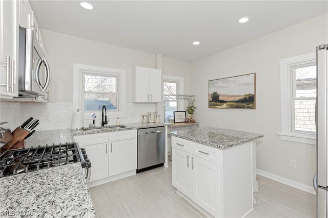 2588 Queenston Road, Cleveland Heights, OH 44118