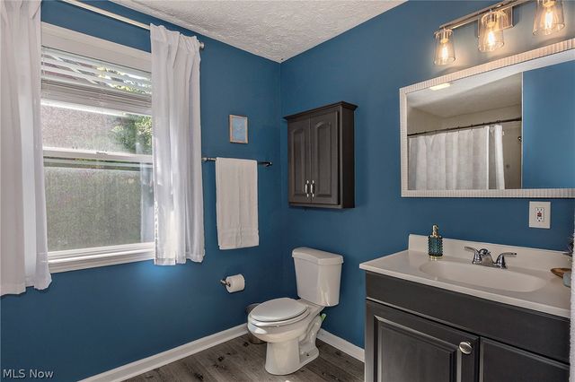 2588 Queenston Road, Cleveland Heights, OH 44118