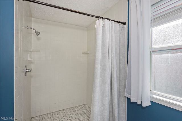 2588 Queenston Road, Cleveland Heights, OH 44118