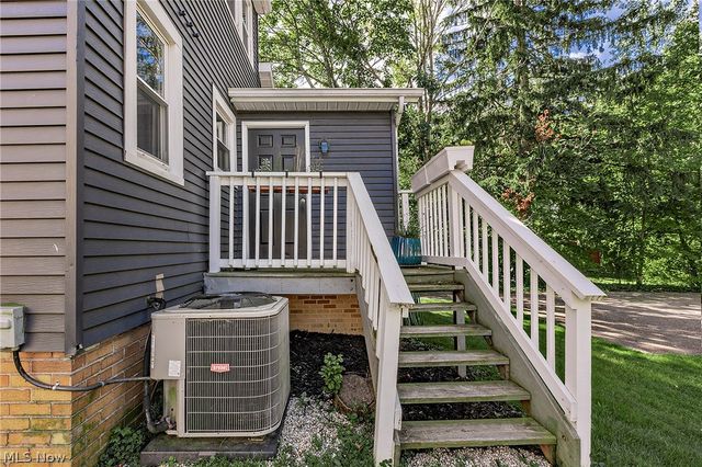 2588 Queenston Road, Cleveland Heights, OH 44118