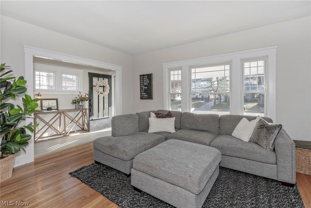 2588 Queenston Road, Cleveland Heights, OH 44118