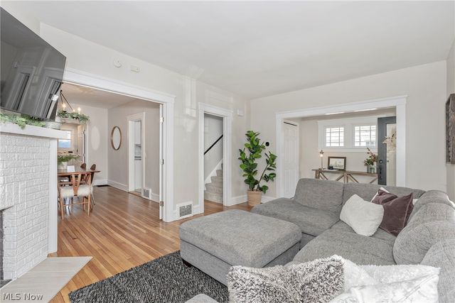 2588 Queenston Road, Cleveland Heights, OH 44118