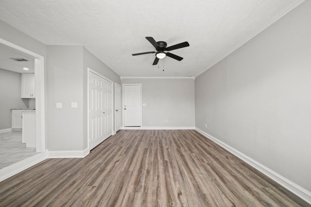 702 S Nugent Street, La Porte, TX 77571