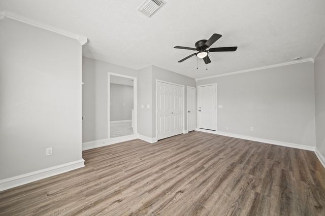 702 S Nugent Street, La Porte, TX 77571