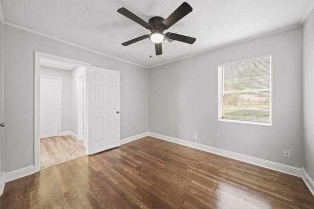 702 S Nugent Street, La Porte, TX 77571