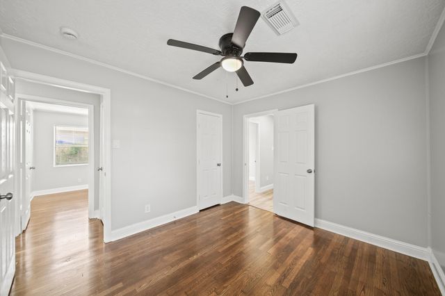 702 S Nugent Street, La Porte, TX 77571