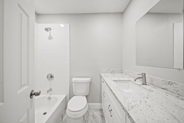 702 S Nugent Street, La Porte, TX 77571