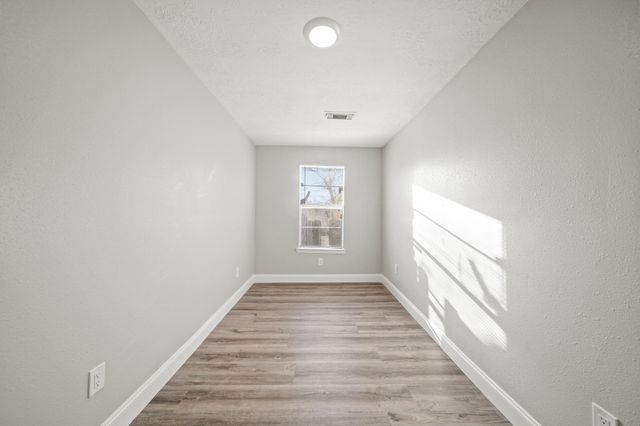 702 S Nugent Street, La Porte, TX 77571