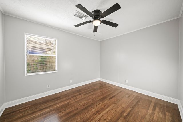 702 S Nugent Street, La Porte, TX 77571