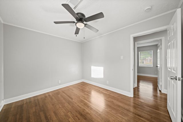 702 S Nugent Street, La Porte, TX 77571