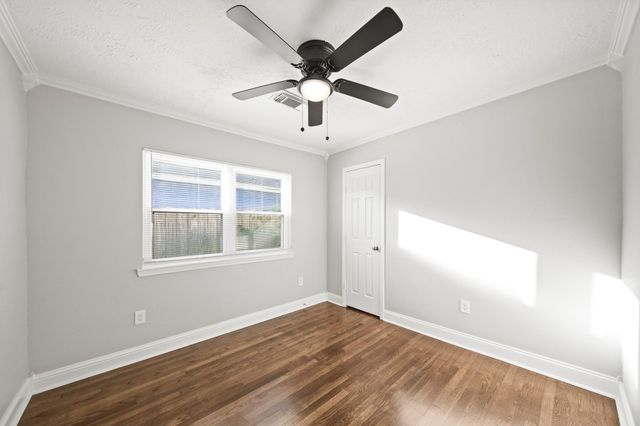 702 S Nugent Street, La Porte, TX 77571