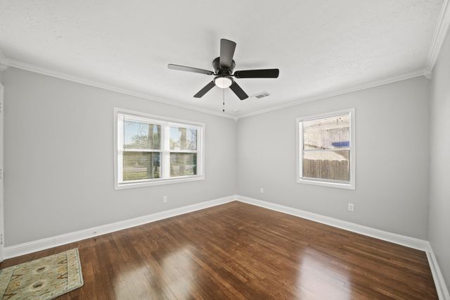 702 S Nugent Street, La Porte, TX 77571