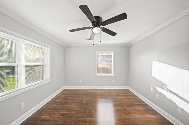 702 S Nugent Street, La Porte, TX 77571