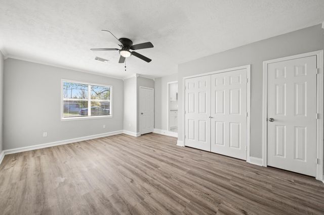 702 S Nugent Street, La Porte, TX 77571